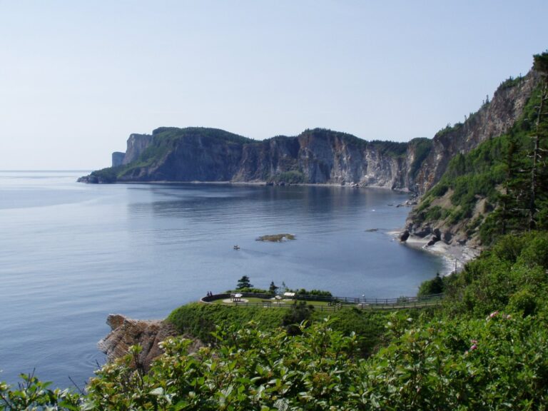 Vue sur la mer depuis le parc national Forillon, Gaspé